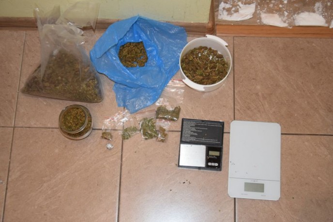 Akt oskarżenia przeciwko podejrzanemu o posiadanie znacznej ilości narkotyków – sprawa Prokuratury Rejonowej w Myśliborzu.