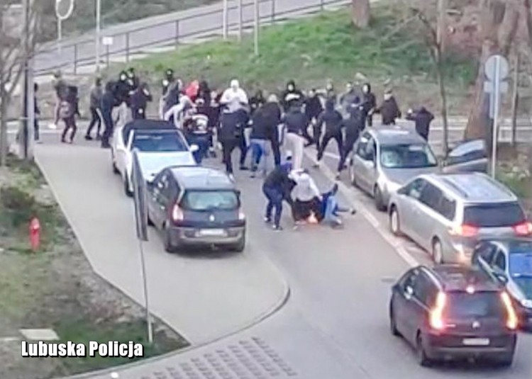 BÓJKA PSEUDOKIBICÓW W GORZOWIE. POLICJA JUŻ ZATRZYMAŁA 9 OSÓB