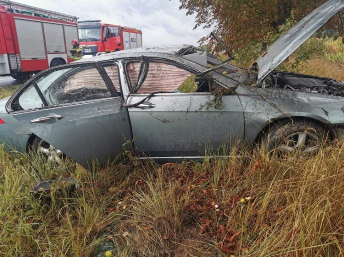 Dachowanie auta na drodze Mostkowo - Wiewiórki.