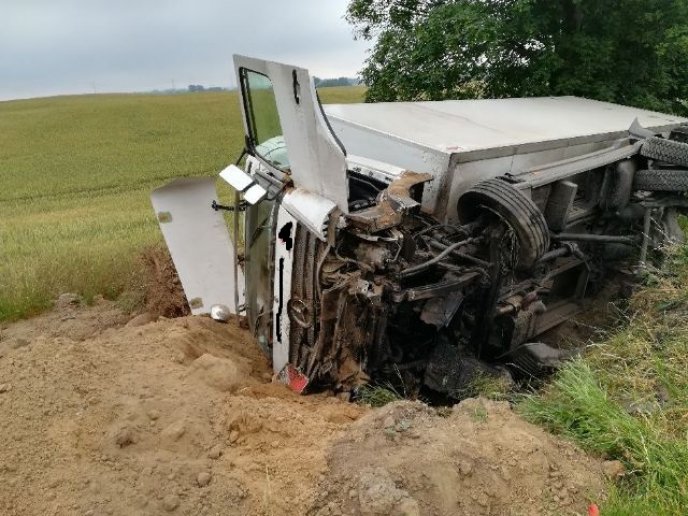 TIR wypadł z drogi na trasie z Myśliborza do Dębna