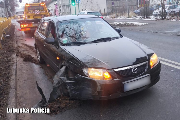 Mając 3,5 promila rozbił kilka pojazdów i barierki. Pijany kierowca jechał do sklepu po… alkohol